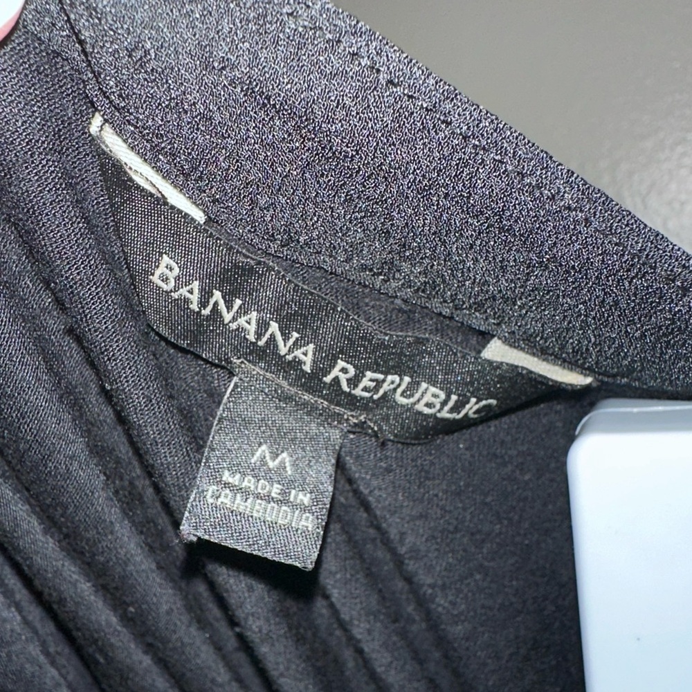 Banana Republic Black Cap Sleeve V-Neck Blouse - Picture 4 of 4